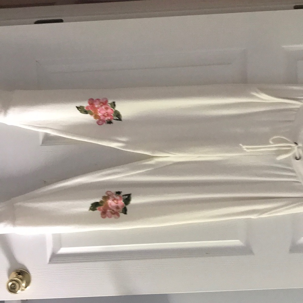 Super soft lounge pants in cream with pink 🌸